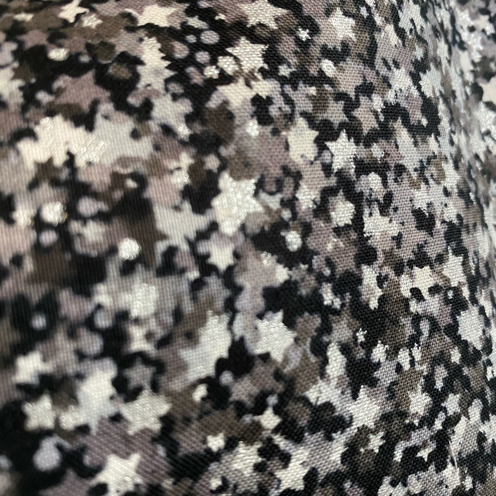 Black & Gray Star facemask. - Picture 10 of 11